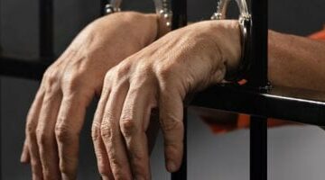 اعترافات لصوص الشقق: يبنسرقها بعد مراقبتها – الجريدة