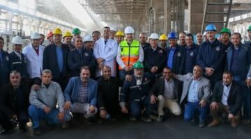 وزير قطاع الأعمال العام في جولة ميدانية موسعة بمصانع مجمع الألومنيوم بنجع حمادي – الجريدة
