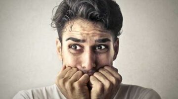 لازم يتعالج .. اعرف أعراض مرض القلق – الجريدة