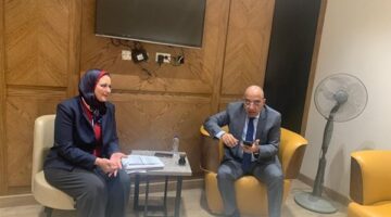 محمود عصمت في زيارة مفاجئة للشركة المصرية لنقل الكهرباء – الجريدة