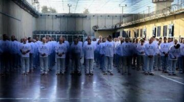 بالسخرية والحرق.. الأسرى الفلسطينيون يردون على تيشرتات ”نجمة داود” | تحقيقات وتقارير – الجريدة