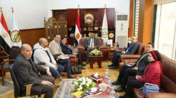 محافظ مطروح يستقبل لجنة من وزارتي التنمية المحلية والبيئة لمناقشة آليات الاستفادة من منظومة البنية التحتية للمخلفات الصلبة | محافظات – الجريدة
