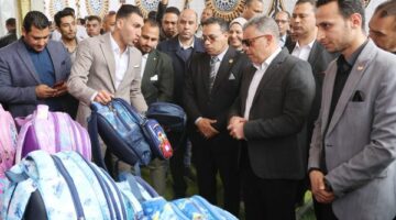 محافظ الإسماعيلية يتفقد أحد مصانع إنتاج الشنط الدراسية وأمتعة السفر بقرية البياضية – الجريدة