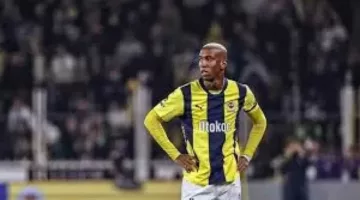 تاليسكا يتعرض لإسقاط على أرضية الملعب بعد إحرازه هدفا في مباراة فنربخشة وألانيا سبور – الجريدة