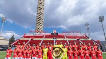 بصورة تذكارية مع الكأس.. الصفحة الرسمية للأهلي تحتفل بتواجد كأس العالم للأندية في النادي – الجريدة