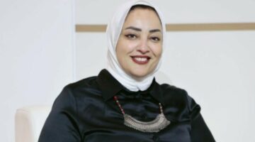 “معلم شاب أم مفكر كالشباب؟” (6 كلمات)