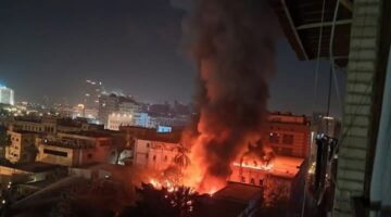 وصول سيارات السلالم الهيدروليكية للسيطرة على حريق المعامل المركزية – الجريدة