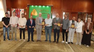رئيس المنوفية يكرم فريق هندسة MRT الفائز بمسابقة شل إيكو