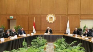 وزير التعليم العالي يعقد اجتماعًا هامًا