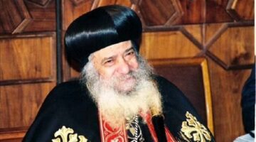 البابا شنودة يعزز التعليم الكنسي مدى الحياة