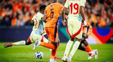 لاعب إسبانيا يصاب ويغادر مباراة هولندا