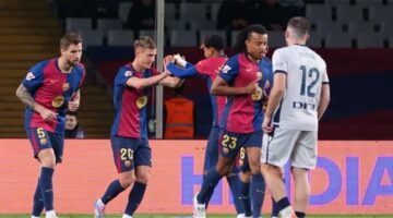 لاعب برشلونة يغادر مباراة أوساسونا مصابًا