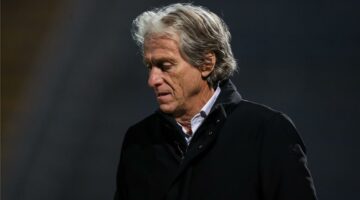جيسون يحدد موقفه من ترك الهلال للبرازيل.