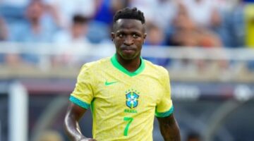 نجم برشلونة السابق يشنّ هجوما لاذعًا على فينيسيوس جونيور.