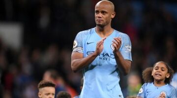 مدفع الإفطار يهدي السيتي الدوري بصاروخية ليستر