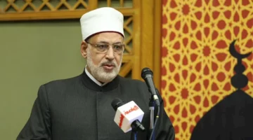 الضويني يكرم مسؤولي الجامع الأزهر في رمضان