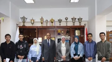 “القاهرة” تكرم أوائل الطلبة الفائزين