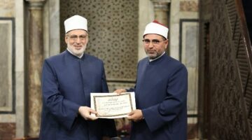 الضويني يكرم مسؤولي الجامع الأزهر في رمضان
