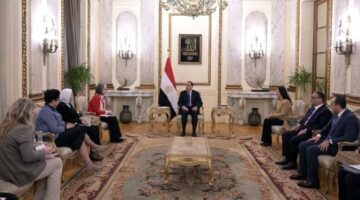 رئيس الوزراء يستقبل رئيسة الاتحاد الدولي لجمعيات الهلال والصليب الأحمر | الأخبار – الجريدة