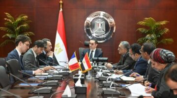 وزير الاستثمار يبحث مع سفير فرنسا تعزيز العلاقات الاقتصادية.