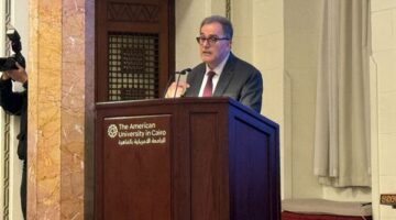 رئيس الجامعة الأمريكية يكشف مشروعات ومنصة آثر الجديدة