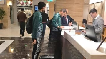 بعد وصوله للقاهرة.. طاقم التحكيم السعودي يعود للمملكة بعد إلغاء قمة الأهلي والزمالك – الجريدة