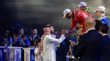 وزير الرياضة يتوّج ‘رولاند’ بفوز جدة فورمولا إي