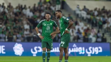 نجم الأهلي يصرف ثروة في ملهى ليلي.