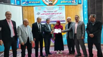 الداخلة تكرم “أهل القرآن” وطلاب التعليم الفني