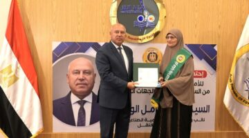 احتفالية لتكريم الأمهات المثاليات في الصناعة والنقل