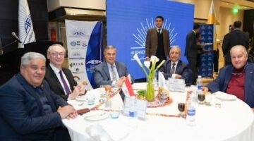 دبلوماسيون أجانب يعززون التبادل التجاري بمصر.