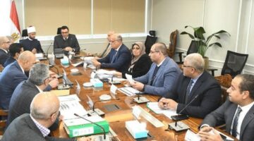 وزراء الإسكان والأوقاف يناقشون التعاون المشترك.