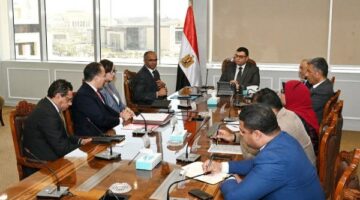 وزير الإسكان يبحث التعاون مع شركة ألمانية لمياه الشرب