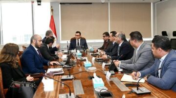 وزير الإسكان يعرض خطة تنمية غرب رأس الحكمة