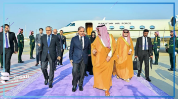 وصول رئيس وزراء باكستان إلى جدة واستقباله