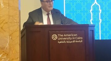 رئيس الجامعة الأمريكية يعلن مبادرات دعم التعليم والابتكار.
