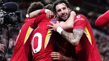 ليفربول يهزم إيفرتون بمشاركة صلاح في الدوري الإنجليزي