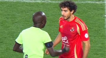 خبير قانوني يكشف مصير حكم مباراة الأهلي والهلال السوداني بعد دفع محمد هاني