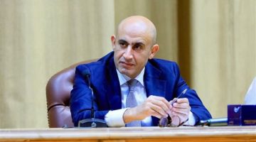 دعوى قضائية لعزل وزير التعليم تكتسب زخمًا بانضمام عشرات المحامين