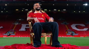 تجديد عقد محمد صلاح يضع الجميع في ورطة بالدوري الإنجليزي