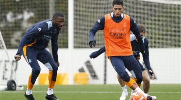 بيلينجهام يكشف عن مشادته مع روديجر ويتحدث عن العلاقة مع والديه قبل مواجهة ريال مدريد وآرسنال