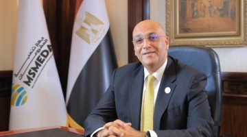 جهاز تنمية المشروعات يقدم 20 سيارة تاكسي لدعم شباب السويس