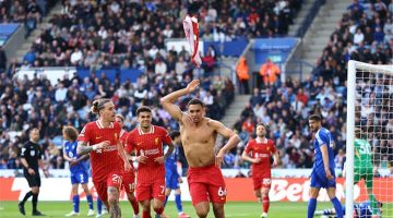 رجل مباراة ليفربول وليستر سيتي يتألق في الدوري الإنجليزي الممتاز