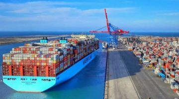 تطوير الموانئ يجذب شركات الشحن والتجار ويعزز حركة التجارة العالمية