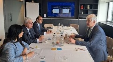 وزير التعليم العالي يناقش تعزيز التعاون مع نائب رئيس جامعة كيه يو لوفين