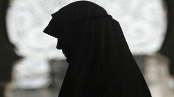 الإفتاء تجيب: الأهمية الشرعية لاستئذان المرأة زوجها لقضاء أيام الإفطار في رمضان