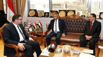 وزير الإسكان يعزز التعاون مع السفير السوداني في لقاء مشترك
