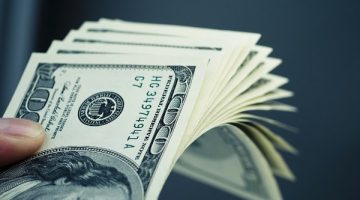 سعر الدولار اليوم الإثنين مقابل الجنيه المصري: تحديث لحظي مباشر