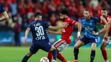 الأهلي يصطدم ببيراميدز الليلة في قمة مثيرة بالدوري المصري