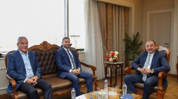 دعم الصناعة الوطنية: تعزيز التعاون مع القطاع الخاص لتطوير الإنتاج المحلي